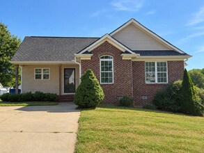 Building Photo - 714 Ralph Graham Dr