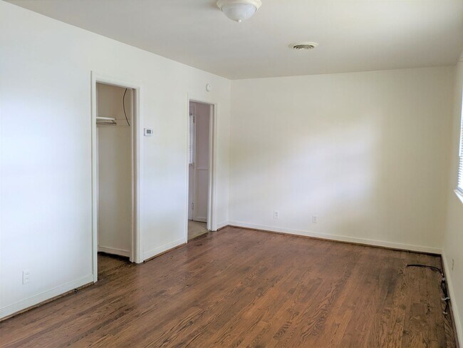 Building Photo - 3317 Montclair Rd