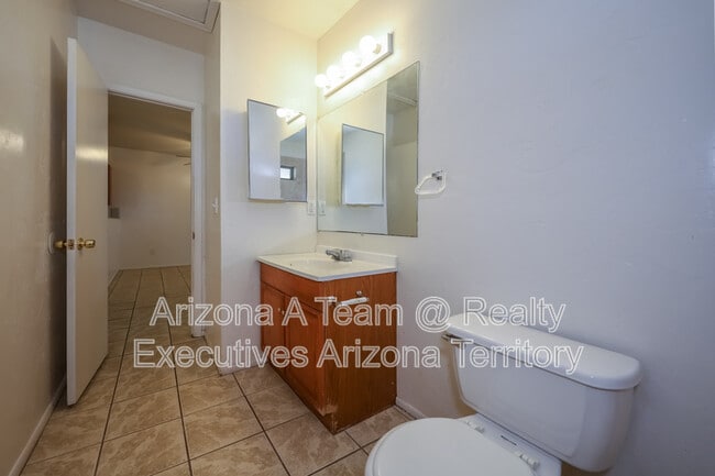 Building Photo - 2635 N Fontana Ave