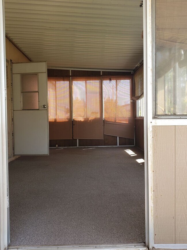 Building Photo - PRIVACY!!!  2 Bed 2 bath mobile home on ac...