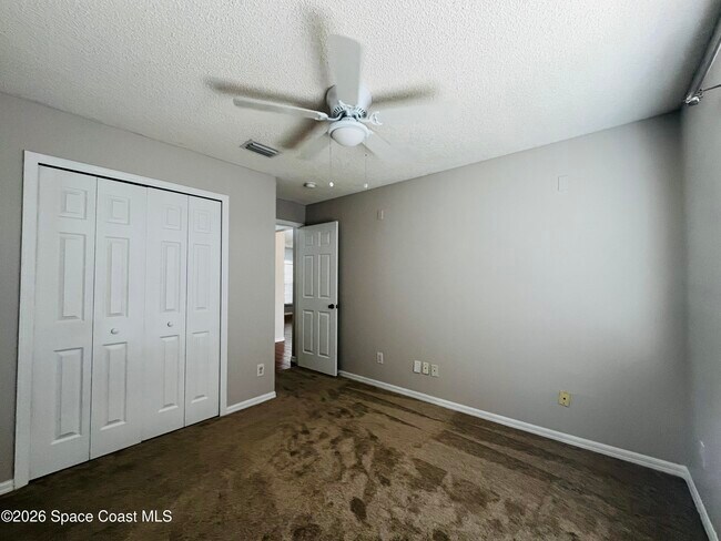 Building Photo - 829 Honeysuckle Dr