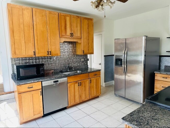 Building Photo - 1258 Girard Ave