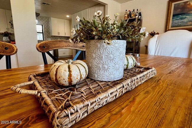 Building Photo - 4327 E Rancho Dr