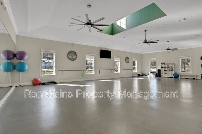 Building Photo - 965 Registry Blvd