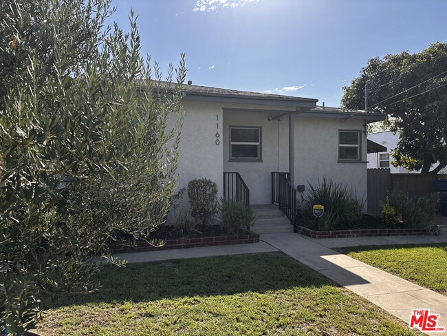 Building Photo - 1160 N Fries Ave