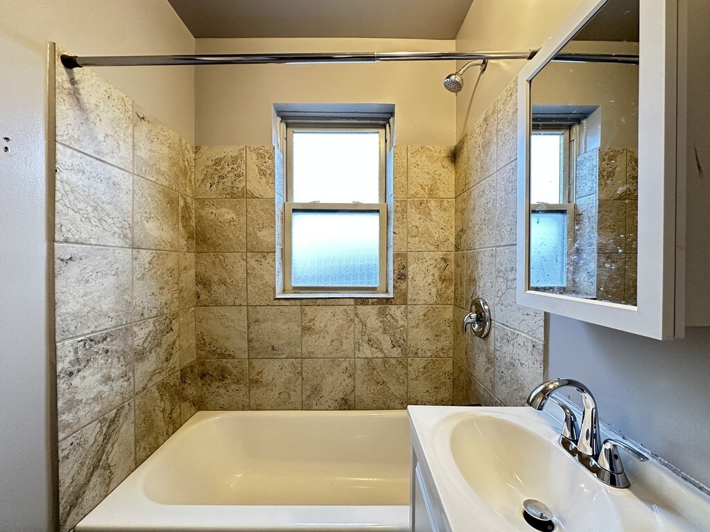 Building Photo - 4029.5 W Melrose St