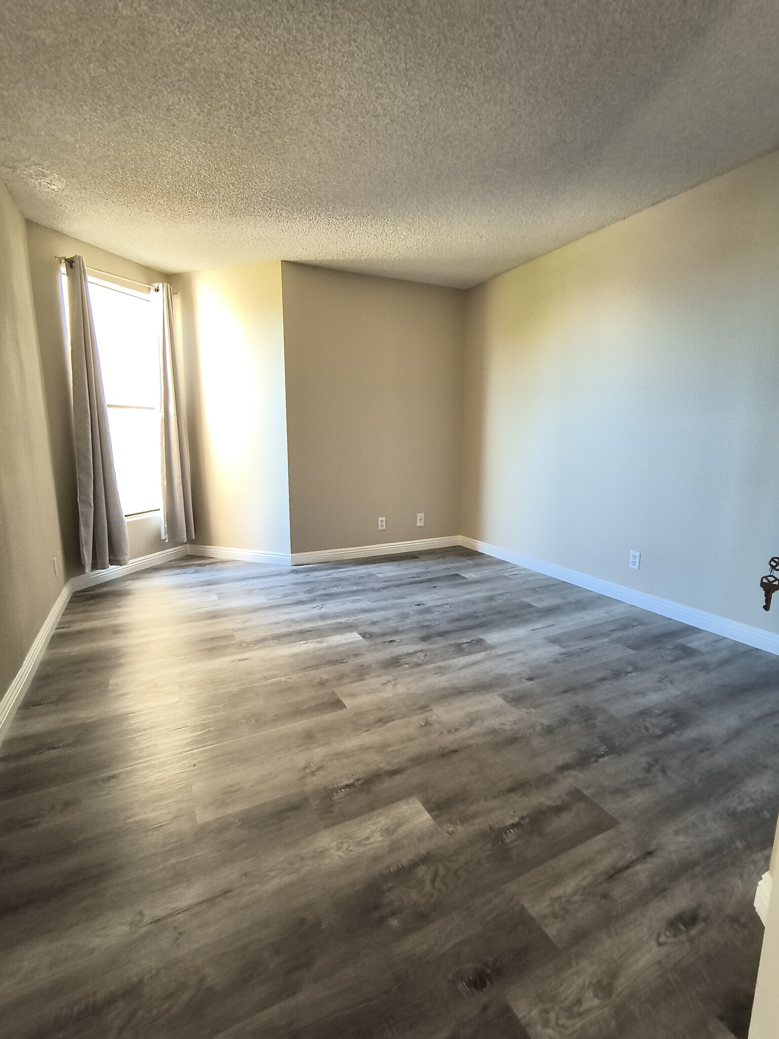 Building Photo - 13096 Le Parc