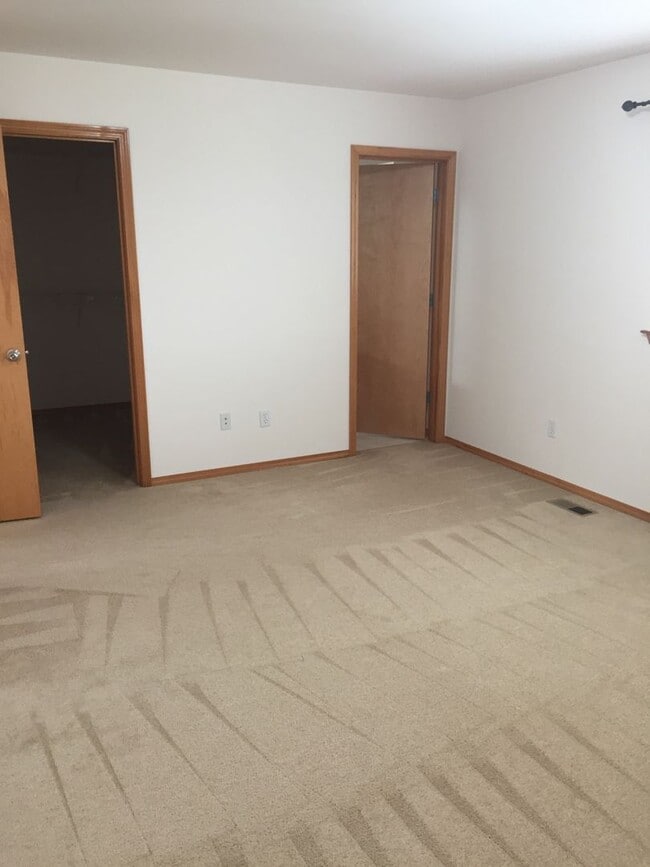 Building Photo - ***PENDING APPLICATION*** Lovely 3 Bedroom...