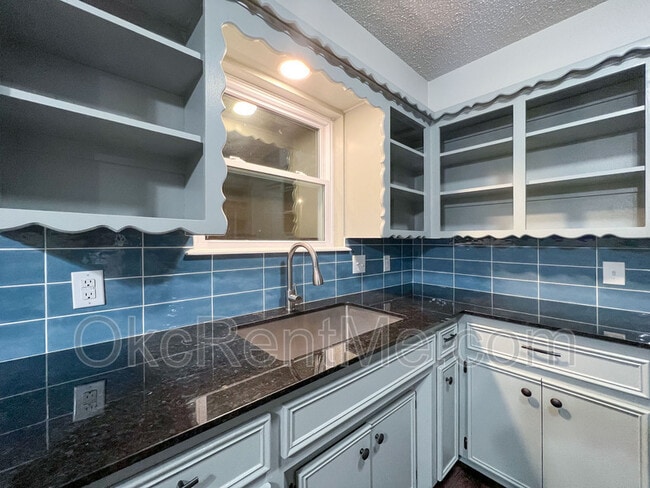 Building Photo - 106 Thompson Dr