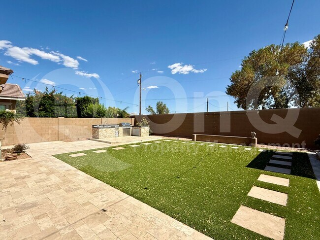 Building Photo - 1781 E Aster Pl