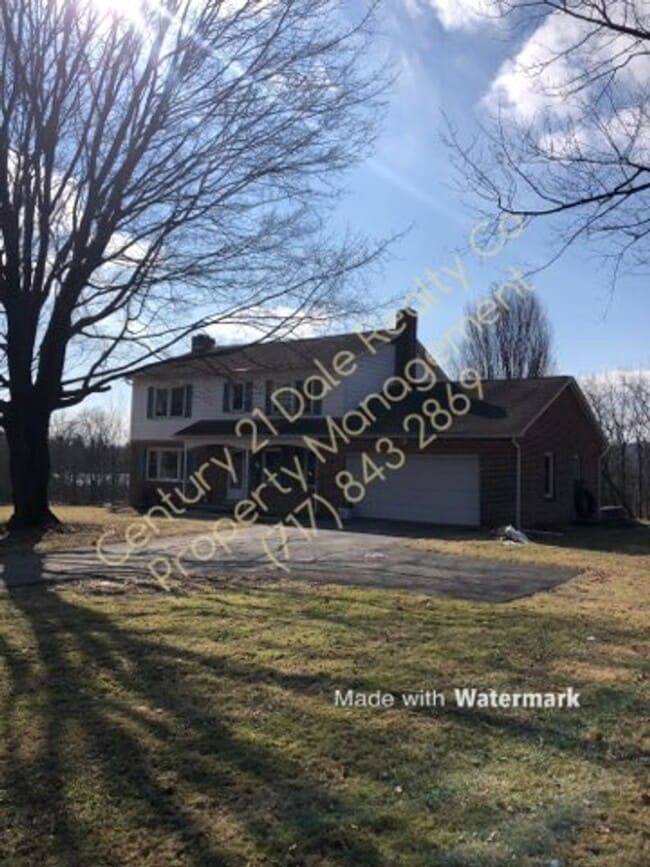Building Photo - Very Large 3 BR House in North Eastern School District