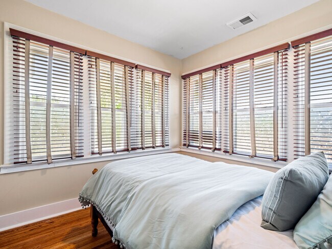 Building Photo - 3222 West Blvd