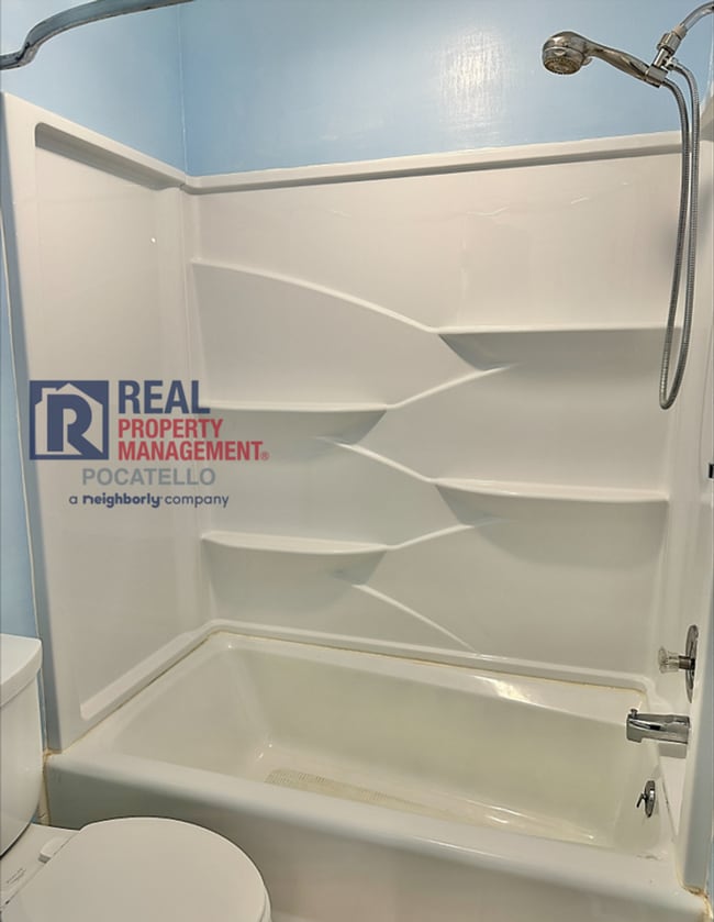 Building Photo - 3 Bed 2.5 Bath Twin Home - Double Car Garage - Small dogs negotiable