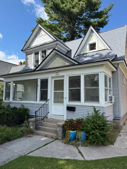 Building Photo - 1024 W Front St