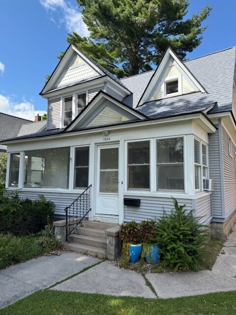 Building Photo - 1024 W Front St