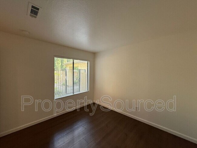 Building Photo - 1633 Porter Way