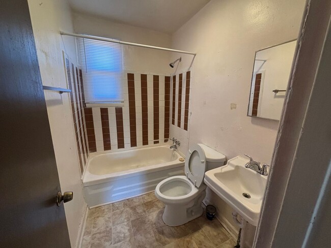 Building Photo - Affordable 2 Bedroom 1 Bathroom Rental