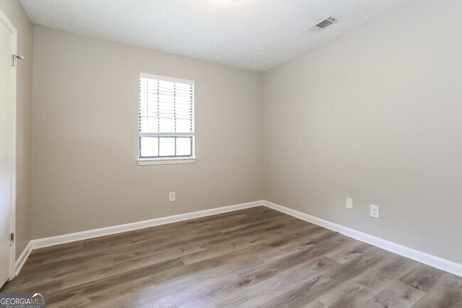Building Photo - 527 Brookfield Way