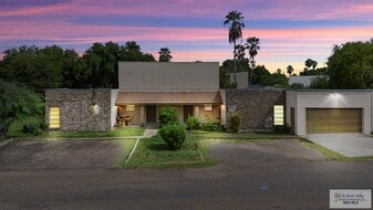 Building Photo - 805 Continental Dr