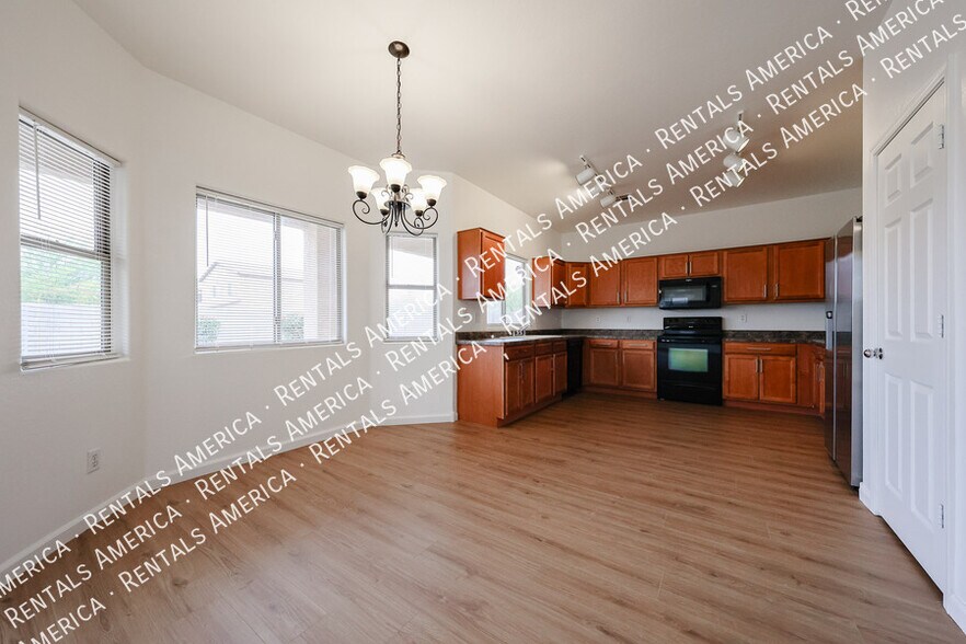 Building Photo - 1295 E Leaf Rd