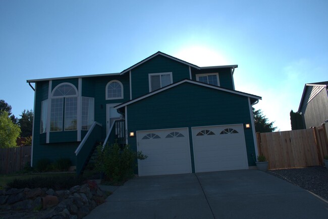 Building Photo - OPEN HOUSE SATURDAY 5/3/25 FROM 1:00-3:00 ...