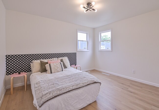 Building Photo - 337 Central Ave N