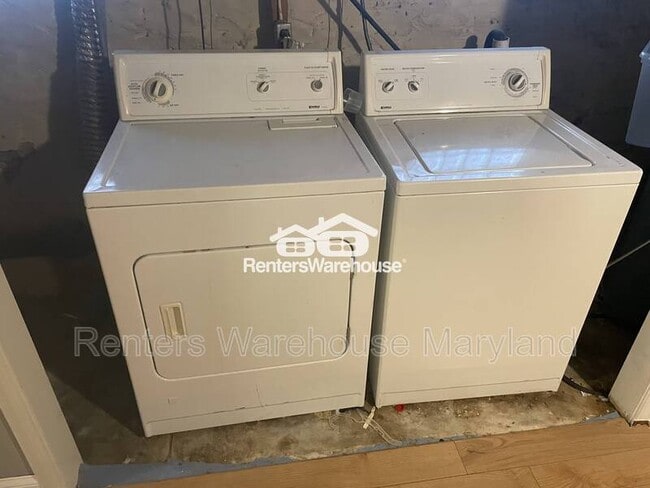 Building Photo - 3400 Dudley Ave