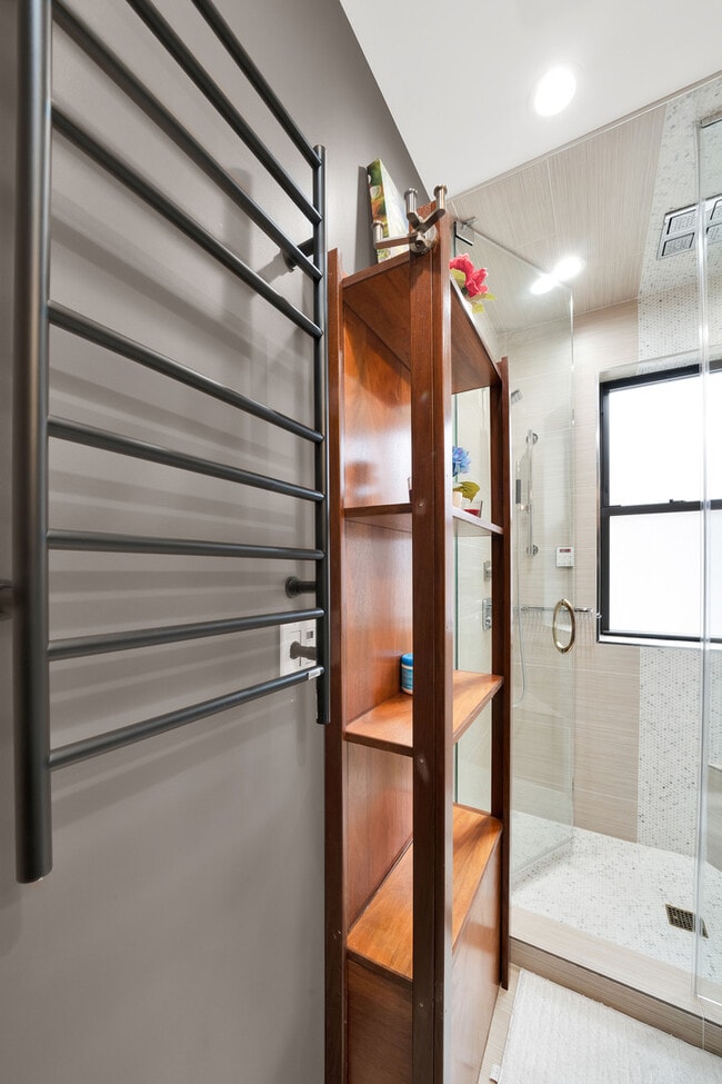 Building Photo - 1226 S 60th Ct