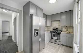 Building Photo - 227 Snyder St