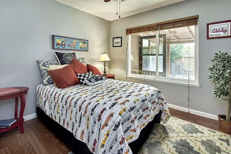 Building Photo - 313 Oakberry Way