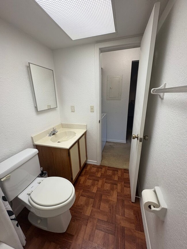 Building Photo - 4008 Oakview Dr