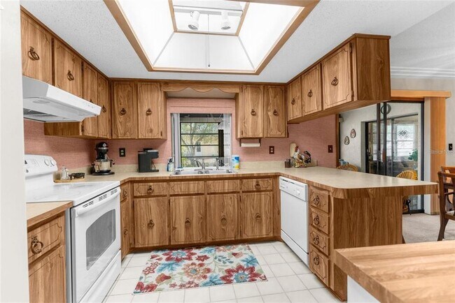 Building Photo - 2072 Maguire Ave