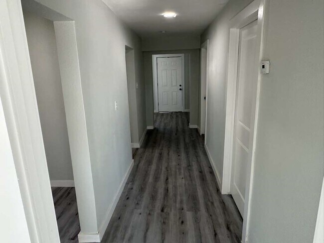 Building Photo - 1912 Gentry St