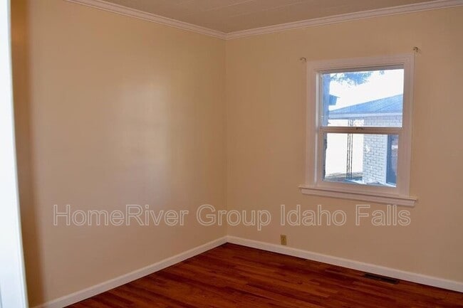 Building Photo - 998 J St