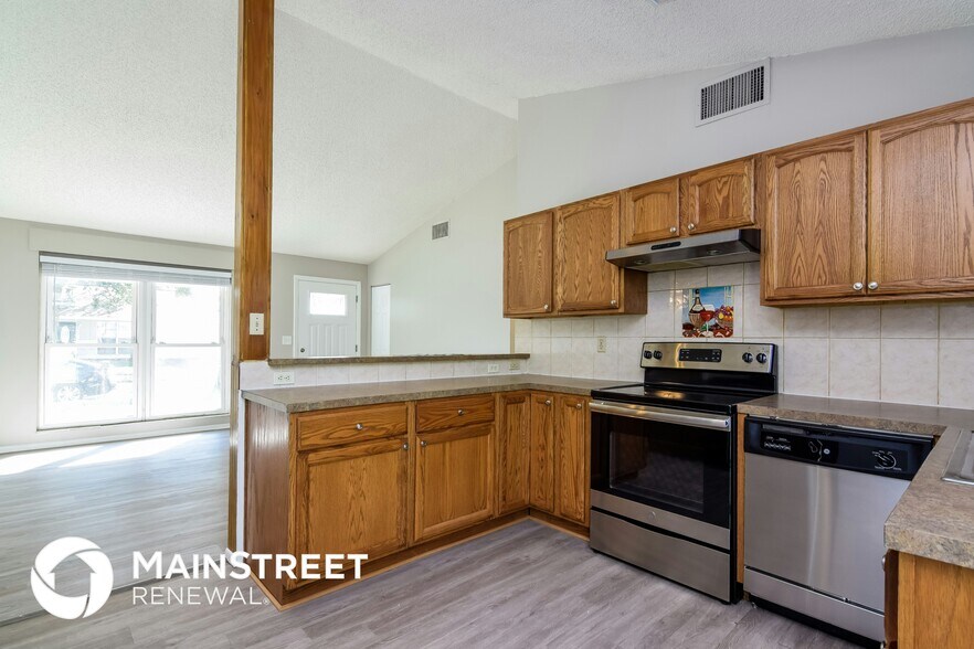 Building Photo - 7845 Avenal Loop