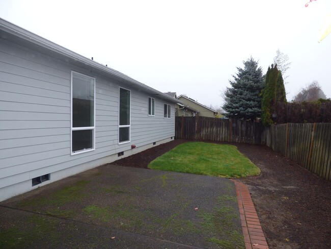 Building Photo - 3 bed Home in Keizer!