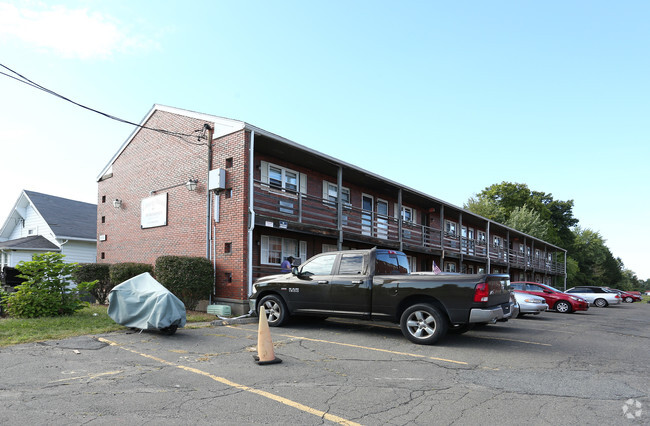 Building Photo - Carriage House Apartments