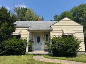 Building Photo - 18581 Kenosha St