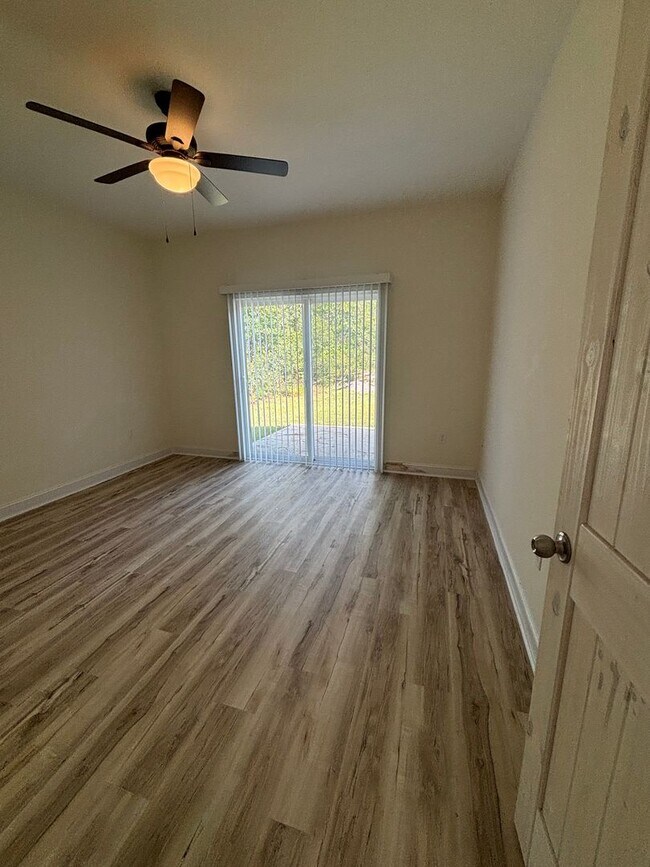 Building Photo - Brand New 3 Bedroom, 2 Bathroom Duplex in ...