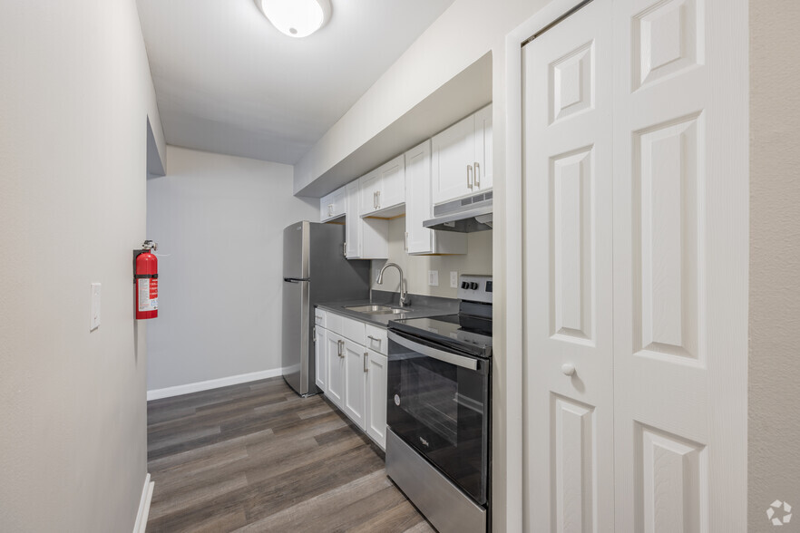 Kitchen - Wade Manor