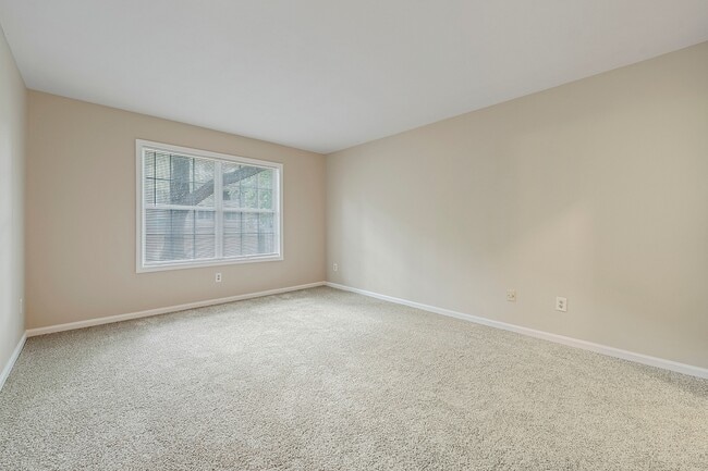 Building Photo - 6017 Treetop Ct