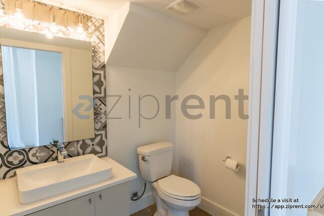 Building Photo - 3133 Govalle Ave