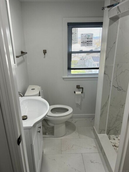 Building Photo - 13 Leuvine St