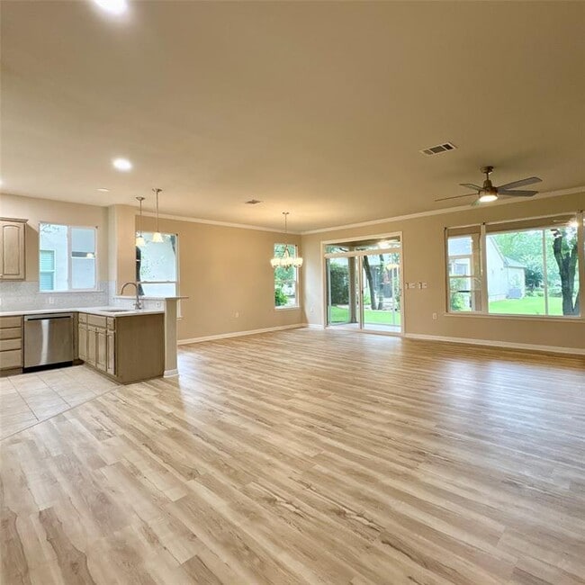 Building Photo - 109 Saddle Trail