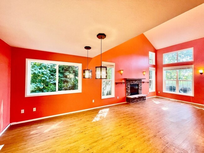 Building Photo - 3 Bedroom, 1 Bonus office/craft Room  and 2.5 Bath Home