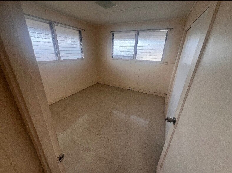 Building Photo - 94-965-965 Awanei St