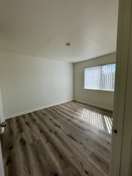Building Photo - 13022 Riverside Dr
