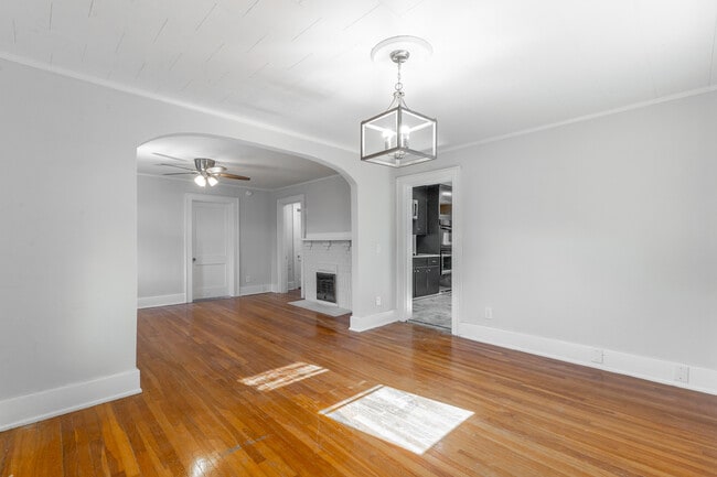 Building Photo - 516 Moonhollow Ln