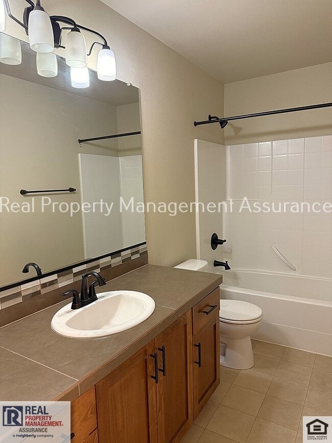Building Photo - 410 SW Basilone Terrace