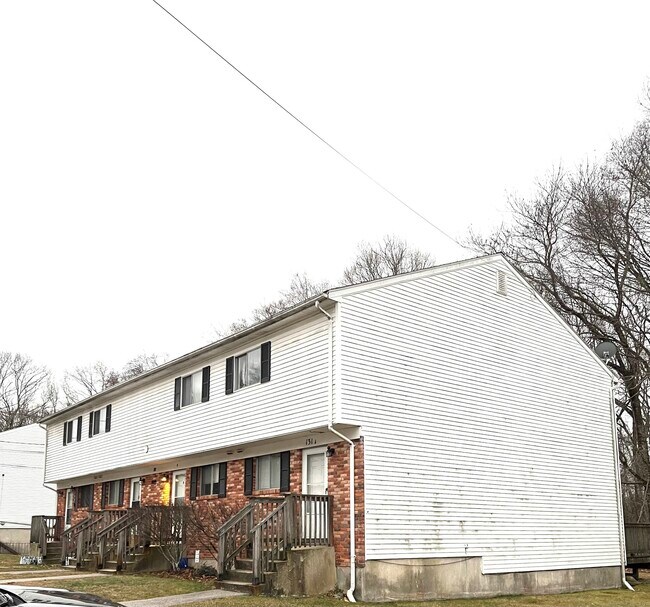 Building Photo - 131 Woodland Dr